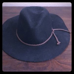 Works market Hat